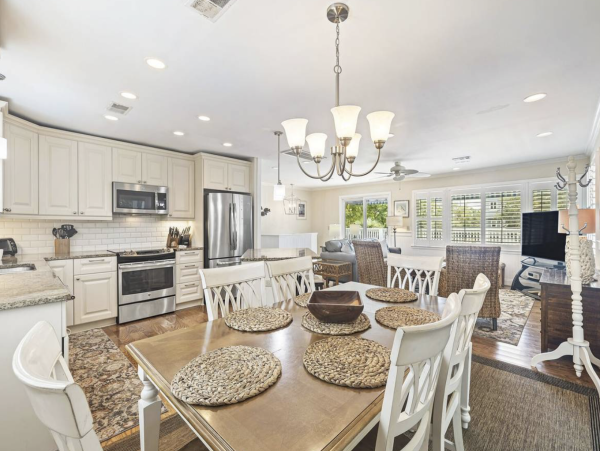 Classic Isle of Palms Bungalow 2 blocks to the beach with private pool